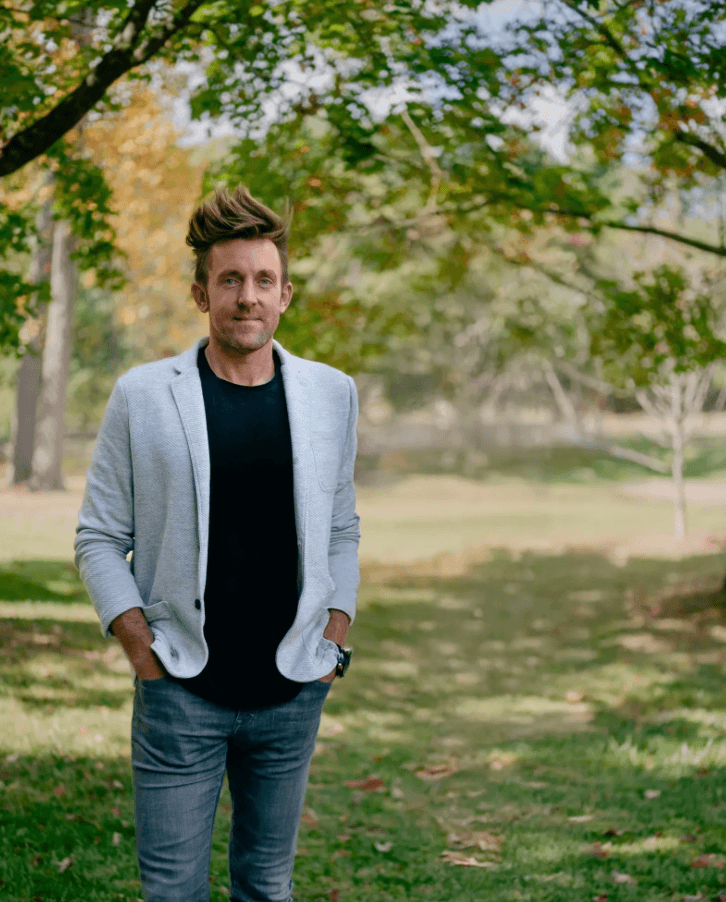 Journey spotlight background